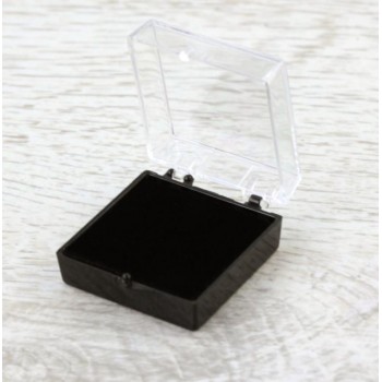 Cutiuțe tip cadou pentru insigne