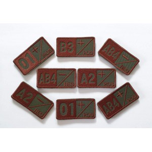 Ecusoane grupa sanguina brodate pe khaki oliv cu fir maro Ecusoane grupa sanguina brodate pe khaki oliv cu fir maro